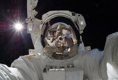 8. Автопортрет в космосе. Фотография NASA.
